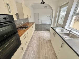Kitchen- click for photo gallery